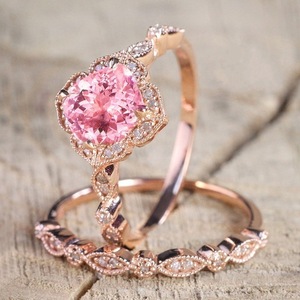 Anello Quadrato Impilabile per Donne, Tono Rosa, Gioielli Scintillanti alla Moda, Vendita all'Ingrosso - Product Image 1