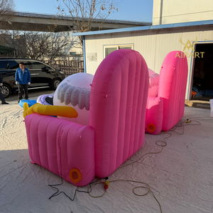 Mascotte Monstre aux Grands Yeux Assise sur un Canapé pour la Décoration de Fête de Cinéma - Product Image 2