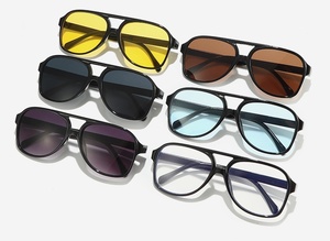 <span class=keywords><strong>Occhiali</strong></span> da Sole Retrò Boxy alla Moda con Doppio Ponte, Protezione UV, <span class=keywords><strong>Lenti</strong></span> <span class=keywords><strong>Colorate</strong></span>, Logo Personalizzabile – Ideali per Ciclismo, Guida e Attività all'Aperto - Product Image 3