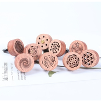 Diffuseur de parfum pour voiture Teenyear en bois, mini clip aromathérapie en bois de rose sculpté, ornement parfumé pour grille d'aération, huile essentielle personnalisée