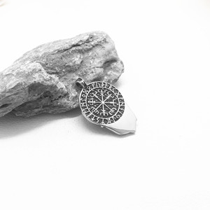 Collier pendentif loup Yunnique en acier titane pour homme, design animalier, style hip-hop, idéal pour les soirées - Product Image 3