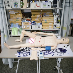 Modèle de soignant entièrement fonctionnel avancé de soins infirmiers avec modèle de soins infirmiers de mesure de la pression artérielle - Product Image 3