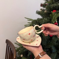 Nouvelle tendance : Mignonnes tasses en porcelaine en forme de cœur avec assiette, vente chaude, fabriquées en Chine