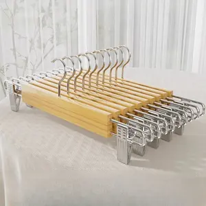 Porte-manteau en bois massif personnalisé magasin de vêtements d'hôtel présentoir de vêtements hommes femmes antidérapant pantalon <span class=keywords><strong>angers</strong></span> vente en gros - Product Image 5