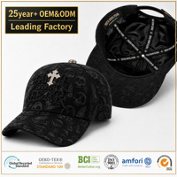 Casquette de baseball unisexe ajustable style streetwear avec broderie jacquard rose et crâne gothique noir, strass et épingle croix, emballée en coffret cadeau