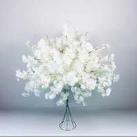 Witte kersenbloesem centerpiece, kunstmatige bloemstukken met metalen standaard voor bruiloften