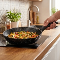 Poêle de cuisson classique de haute qualité en acier au carbone écologique avec double bec verseur, revêtement antiadhésif effet marbre, poignée en bakélite et base multicouche