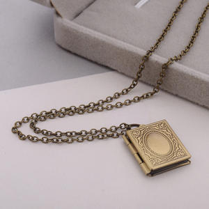 Intagliato Annata Libro Medaglione <span class=keywords><strong>Collana</strong></span> Segreto Nascondiglio Locket Della Foto Della <span class=keywords><strong>Collana</strong></span> Scatola Libro <span class=keywords><strong>di</strong></span> Foto Locket Del Pendente Della <span class=keywords><strong>Collana</strong></span> - Product Image 4