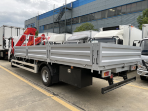 Grue à flèche articulée montée sur camion avec benne de chargement en aluminium léger à côtés rabattables - Product Image 2