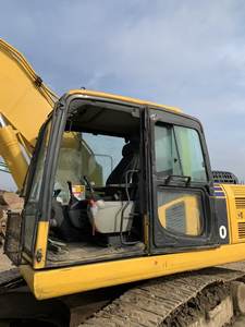 Экскаватор Komatsu PC220-8MO, модель 2020 года, рабочий вес 22 тонны, объем ковша 1,38 м³, мощность 123 кВт - Product Image 2