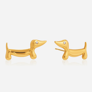 Boucles d'oreilles Teckel plaquées or avec yeux en diamant pour femme, à porter au quotidien - Product Image 1