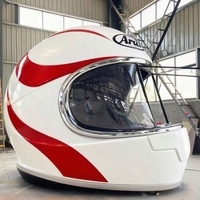 Op maat gemaakte motorhelm sculptuur van glasvezel, FRP kunstinstallatie, decoratie voor buiten, commerciële pleinen & koffietenten