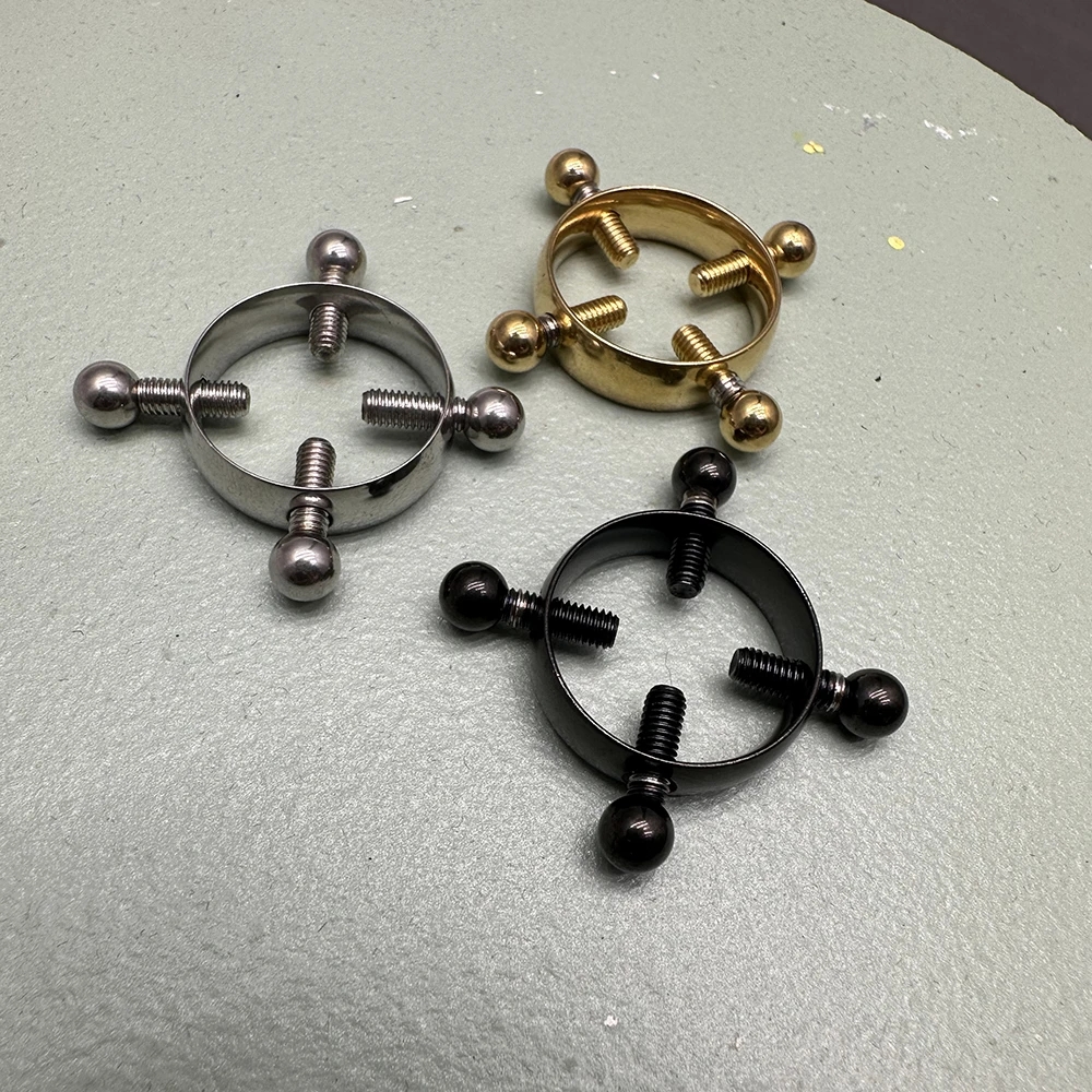 Tepelpiercing sieraden. liefde voor spinnen - België