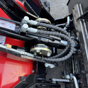 Mini-chargeuse compacte avec godets, grappins et fourches hydrauliques - Product Image 6