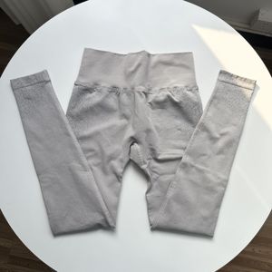 Shorts de sport <span class=keywords><strong>Yan</strong></span> Ruo plissés, taille mi-haute, en Spandex/Nylon, grande taille, sans coutures, pour femme, idéal pour le <span class=keywords><strong>yoga</strong></span> et les activités de plein air - Product Image 3