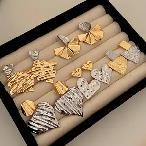 2024 nuovo arrivo accessori per gioielli moda in metallo irregolare con design retrò orecchini geometrici con nappe in oro