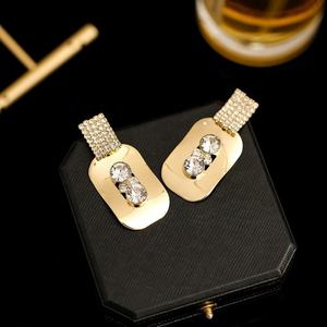 Pendientes de Botón Cuadrados Geométricos de Alta Gama, Chapados en Oro y Cobre, para Mujer, Moda Europea y Americana, Exagerados, Personalizados y de Nicho - Product Image 3