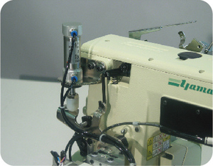 <span class=keywords><strong>Machine</strong></span> à <span class=keywords><strong>coudre</strong></span> à point de recouvrement Yamato Vc2700g d'occasion, équipée d'une fonction de commutation réglable et d'un mécanisme à came - Product Image 4