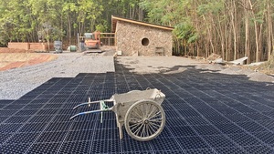 แผ่นตาข่ายกรวด HDPE สำหรับงานหนัก ขนาด 440x440x50 มม. สำหรับทางรถวิ่งและการเสริมความมั่นคงของพื้นดิน - Product Image 5