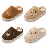 Chaussons d'intérieur unisexes en peluche à bout fermé, motif ours de dessin animé, avec broderie, semelle intérieure en mousse à mémoire de forme et semelle extérieure antidérapante en EVA