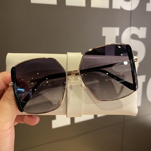Unisex chống UV <span class=keywords><strong>Sunglasses</strong></span> với khung vuông hợp kim màu đen PC Chất liệu nữ thời trang Shades bãi biển mặt nhật de Soleil kính mặt trời - Product Image 4