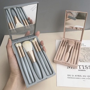 Juego de 5 Brochas de Maquillaje Facial con Espejo, Pelo Sintético Suave, para Polvo Suelto, Rubor y Sombra de Ojos, Brocha Cosmética Portátil de Viaje - Product Image 3