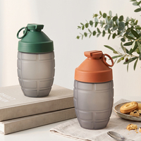 Bouteille d'eau unisexe en PP écologique en forme de grenade 600 ml avec poignée, design de style américain, shaker portable pour les voyages