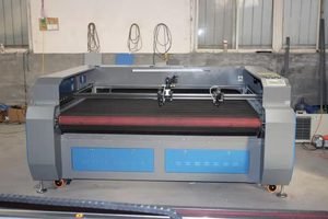1610 Cnc Laser/cnc Auto Feed Fabric Lasers chneid maschine/CO2 Laser gravur maschine - Product Image 4