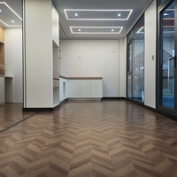 Maison conteneur modulaire surélevée et élargie de 30 pieds, avec panneaux sandwich en acier et fenêtres en verre, pour distributeur ou grossiste