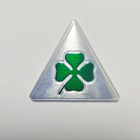 Emblème de décoration de voiture trèfle à quatre feuilles porte-bonheur avec autocollant 3M, emblème de logo en alliage métallique personnalisé, autocollants