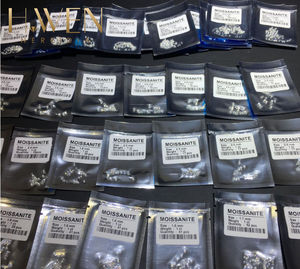 H.WEN 卸売 ホワイト モアサナイト ラウンド ダイヤモンド DEF GH VVSクラリティ サイズ 0.8mm～18mm ファイアとカラーチェンジ効果付き - Product Image 5