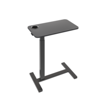 Vente chaude Table Overbed réglable avec roues 90 ° pliable bureau roulant plate-forme de stockage de réglage de la hauteur pneumatique