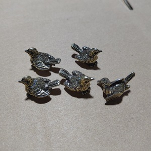 Miniature artisanale en laiton : Passerelle décorative antique en bronze massif, petite figurine d'oiseau en cuivre pour décoration de table - Product Image 6