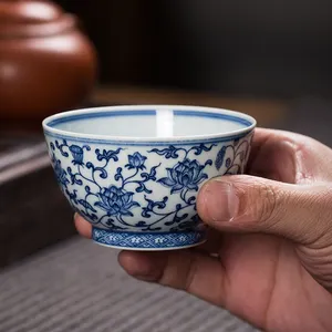 Zhongjiayao four à bois peint à la main bleu et blanc Kung Fu tasse à thé fait à la main Jingdezhen service à thé lotus emmêlé tasse à thé en céramique
