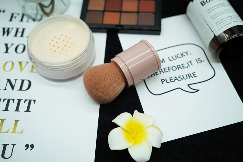 Best Premium Promotional Retractable Double-Ended Makeup Cosmetic Set Powder Blush Concealer Blending Puff Brush For Foundation