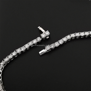 Pulsera de tenis de oro blanco de 14 quilates clásica personalizada VVS Moissanite pulsera sólida para mujer - Product Image 2