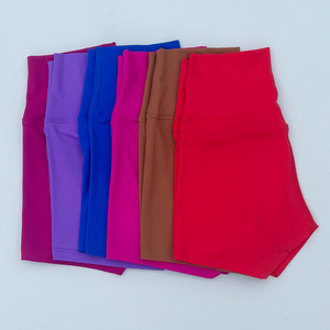 Shorts de yoga OEM personnalisés pour femmes, taille haute, en Spandex/Nylon, séchage rapide, pour entraînement, fitness, rehaussement des fessiers, gym, course à pied, vêtements de sport - Product Image 4