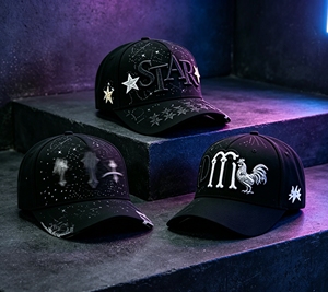 Gorra de béisbol bordada con estrellas al por mayor, unisex, de 5 paneles, de algodón, deportiva, informal, con patrón celestial y hebilla dorada de cobre. - Product Image 1