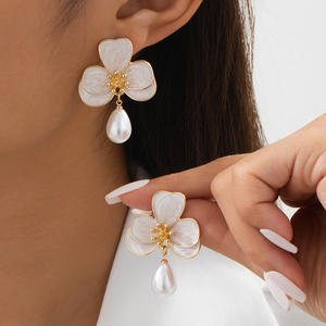 Pendientes de Aro con Flores Tridimensionales Blancas con Efecto de Goteo de Aceite para Mujer, Joyería de Moda Geométrica - Product Image 1
