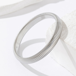 Bracciale in Acciaio Inossidabile Placcato Oro Stile Grandioso con Catena a Molla, Nuovo Design, Accessori Moda Donna, Gioielli Regalo all'Ingrosso - Product Image 5