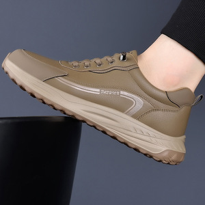 รองเท้าลำลองหนังน้ำหนักเบาสำหรับผู้ชาย พื้นรองเท้ายางส้นเตี้ย ใส่สบาย - Product Image 4