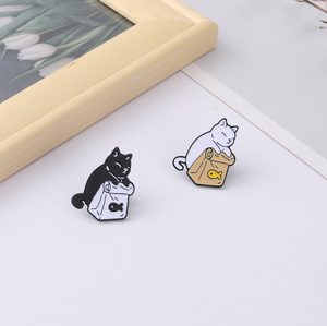 Kunying-insignia en forma de gato chapado en oro, Pin de solapa esmaltado personalizado de dibujos animados de animales - Product Image 3