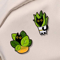 Badge personnalisé à épingler, motif 'The Wonderful Por Plant' avec des cactus et des chats noirs
