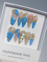 Faux ongles en acrylique à presser faits à la main, motif fleur bleue 3D, forme amande, dégradé bleu nude, décorés de chaîne dorée, perles et métal