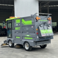 Machine à balayer les rues avec brosse rotative et pulvérisation d'eau pour le nettoyage des routes et des places