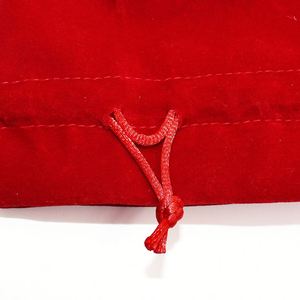 Pochette en velours à fond rond de qualité supérieure avec cordon de serrage et doublure double couche pour le rangement de bijoux et l'emballage de cadeaux d'alcool - Product Image 4