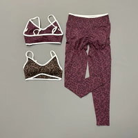 Ensemble de sport 2 pièces imprimé léopard pour femme : Soutien-gorge de yoga sans couture et short taille haute froncé aux fesses – Tenue de sport ajustée pour la gym