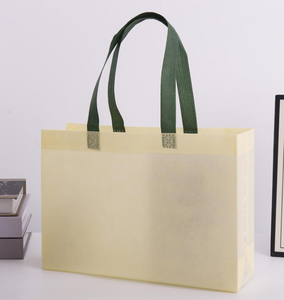 Bolso de hombro cruzado no tejido grueso tridimensional Explosiones Ropa Bolsa de embalaje de compras Impresión de logotipo personalizado - Product Image 4