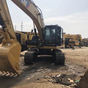 Excavatrice de chantier Caterpillar 320D2 d'occasion, performances stables pour les travaux sur site, exportation mondiale - Product Image 2