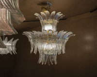 Lustre à trois niveaux en verre de Murano soufflé à la main transparent et ferrures en laiton